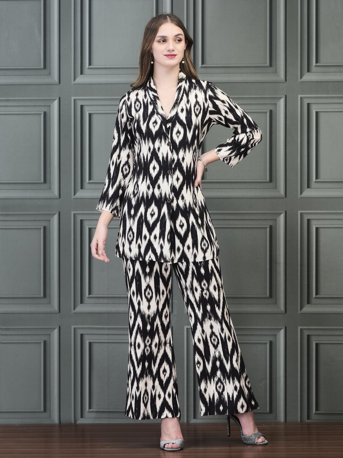 Women Liva Charcoal Off White Ikat Print Co-Ord Set