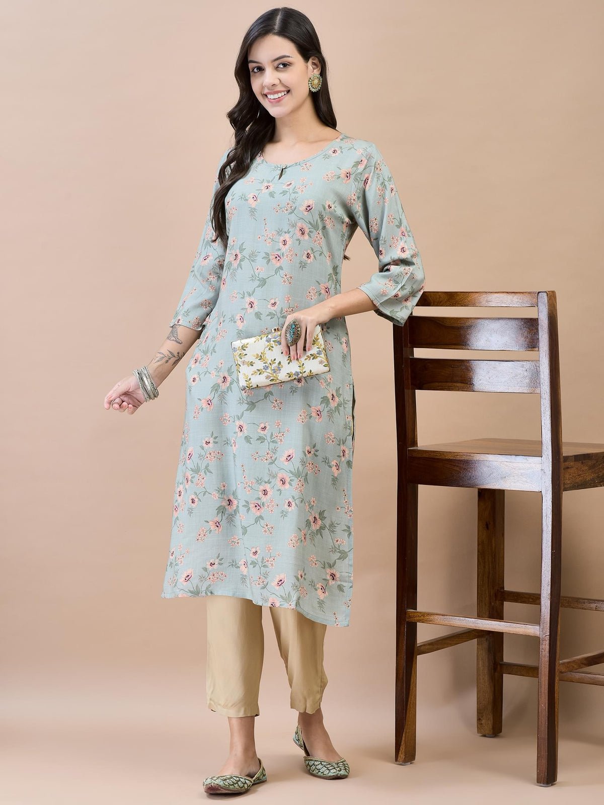 Women Shantoon Green Solid Kurta