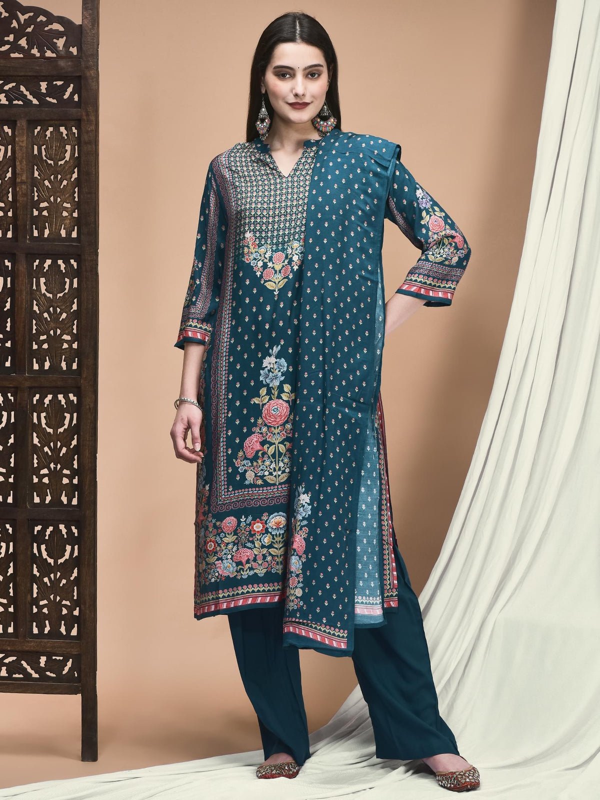 Women Muslin Blue Placement Print Kurta Comfort Pant Dupatta