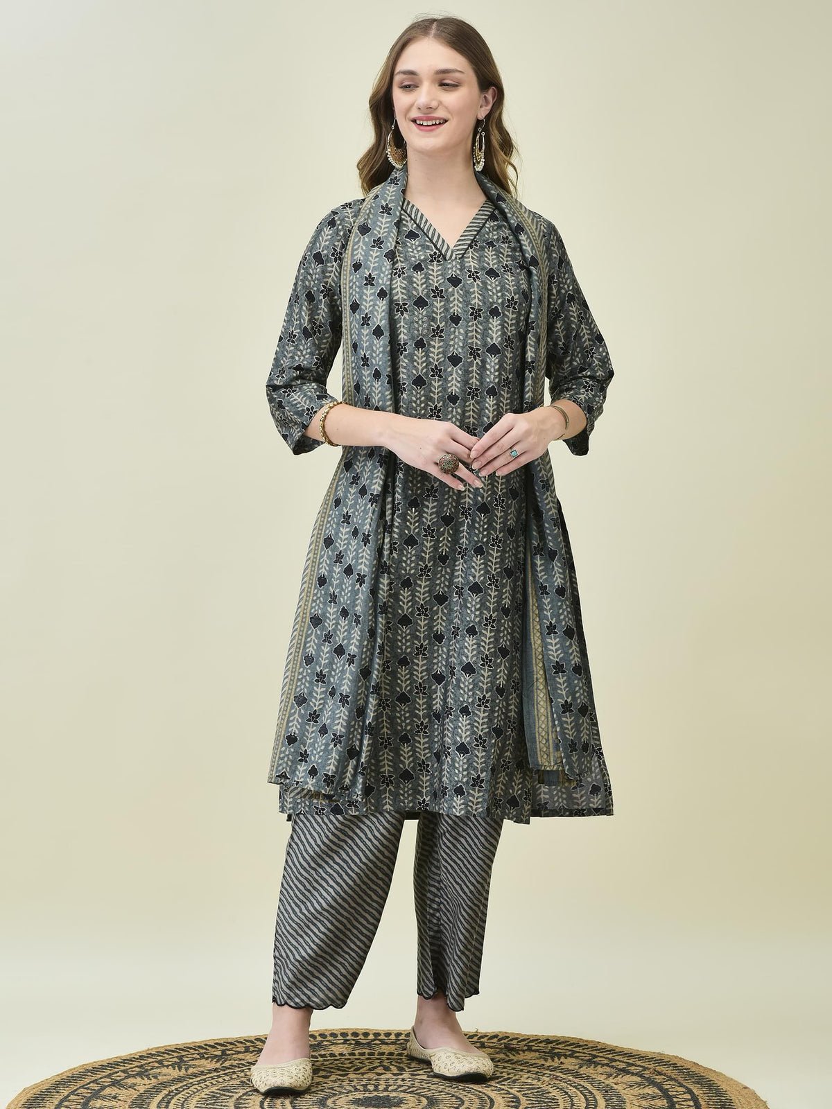 Women Muslin Grey Floral Print Kurta Comfort Pant Chanderi Dupatta